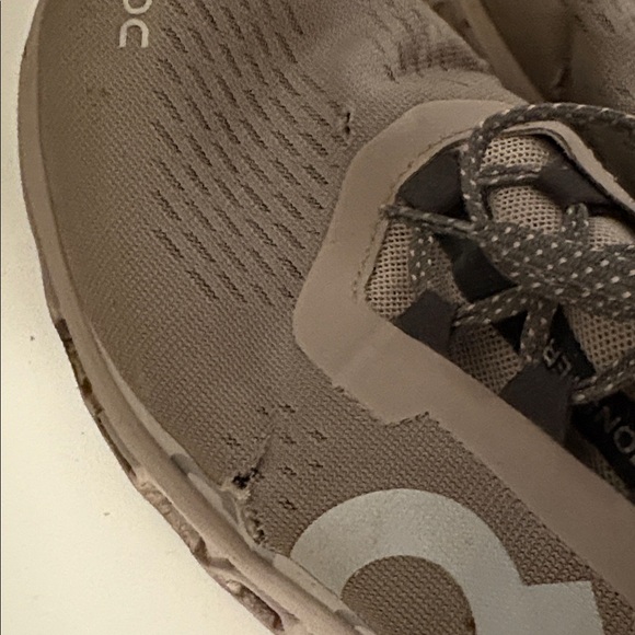 On Cloudmonster Size 10.5 - Picture 8 of 9